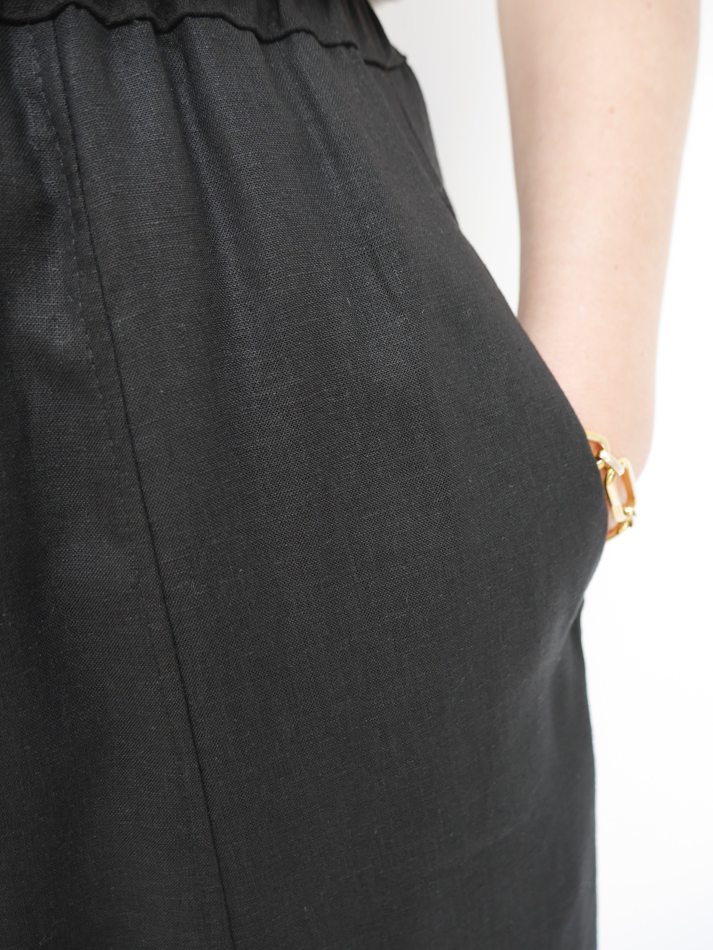 Linen Barrel Joggers Black