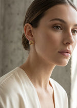 Gold knot stud earring