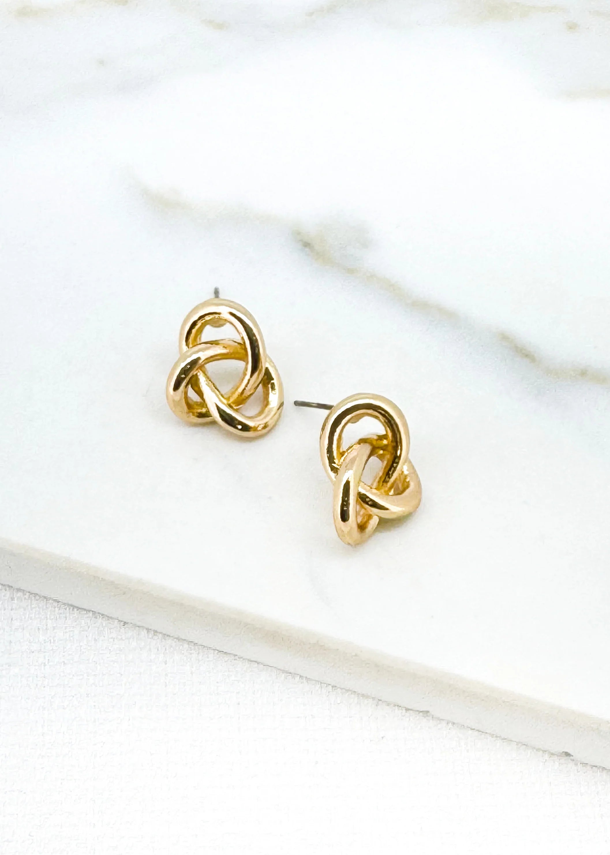 Gold knot stud earring