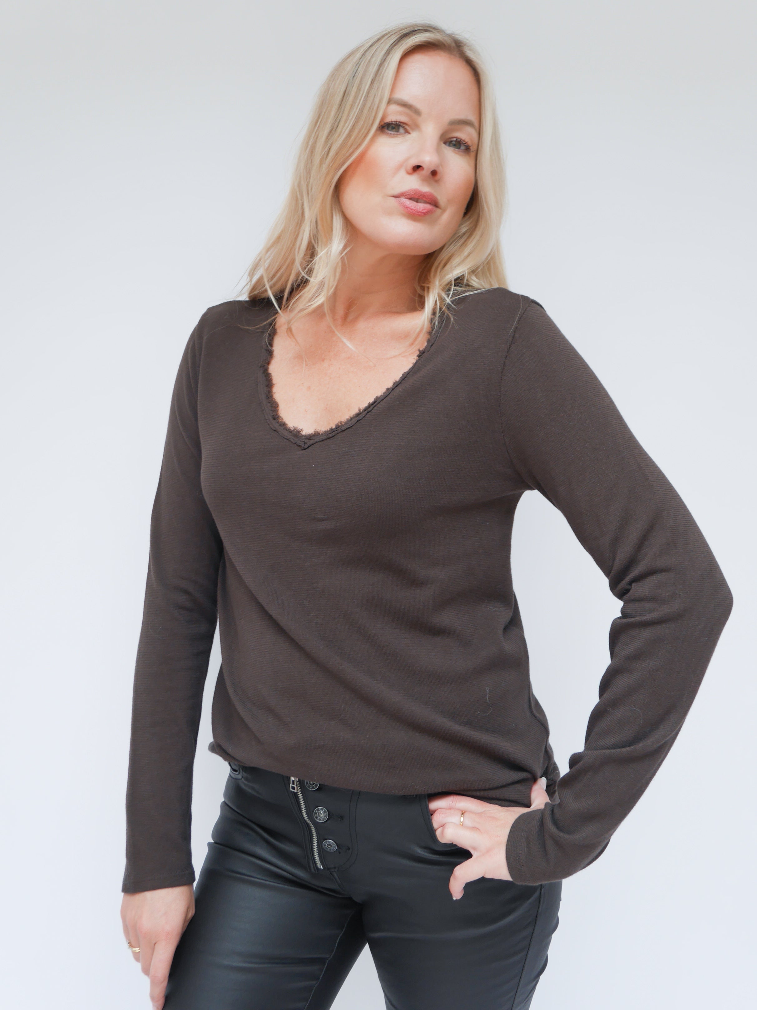 Amy Long Sleeve Tee Chocolate