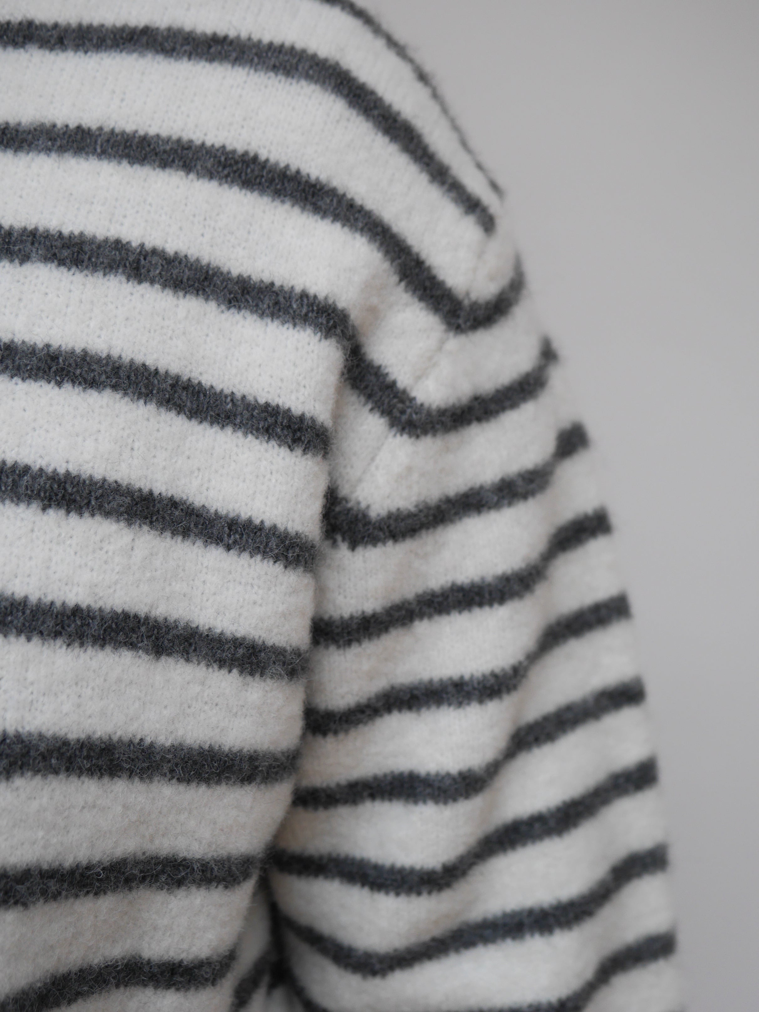 Nikki Knit Ivory & Grey