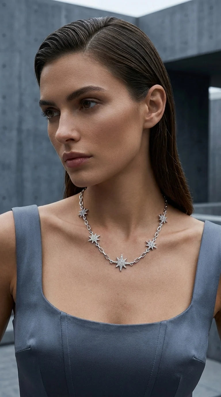 Short silver necklae with diamante star detail