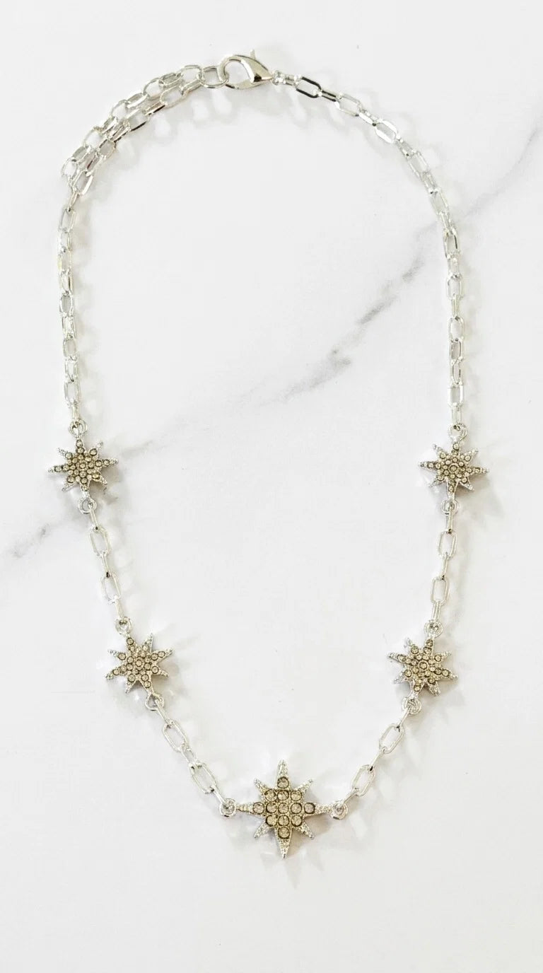 Short silver necklae with diamante star detail