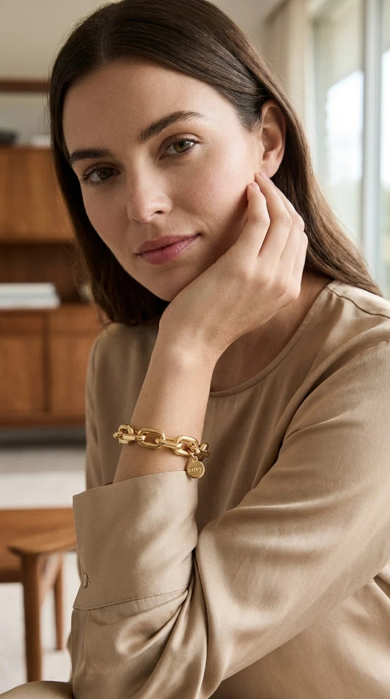 Gold elasticated link bracelet