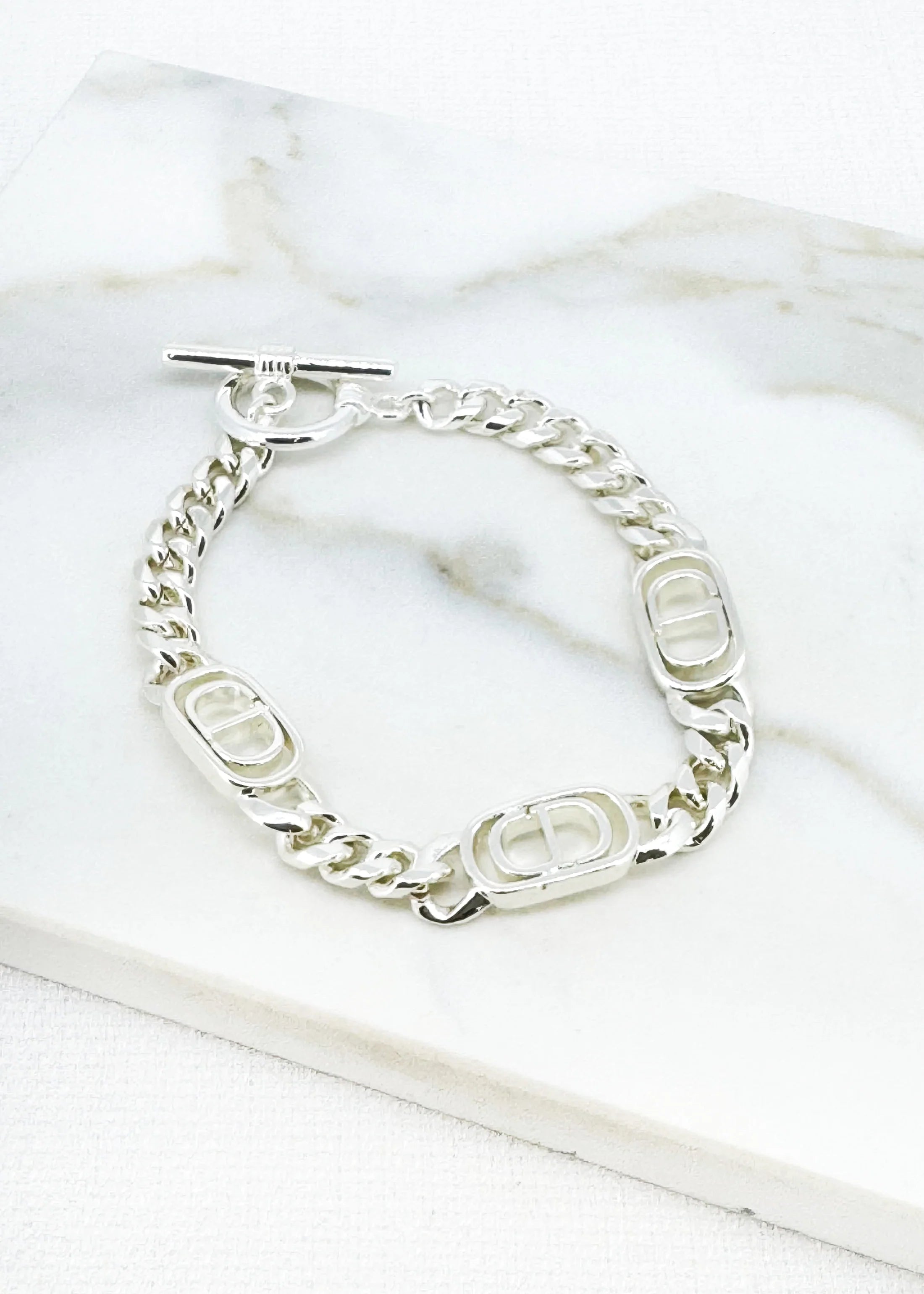 Silver flat chain T-bar bracelet with link design
